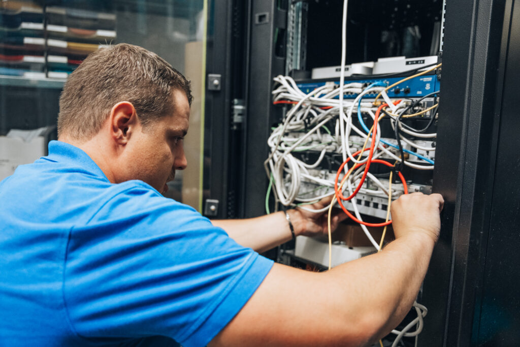 Schaltanlage Elektro Hediger Thalwil AG